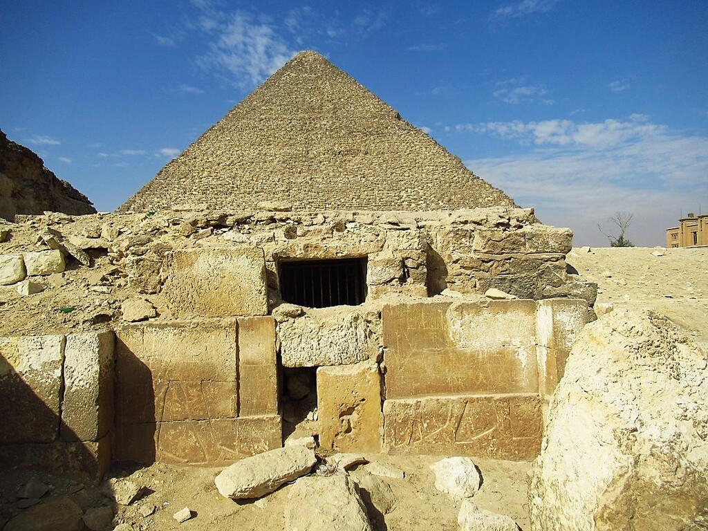 誕生日のギザピラミッド訪問 東の墓地散策その12 G7411カエムチェネネト G7413ニアンククフ カイロ 天使たちの暮らす街