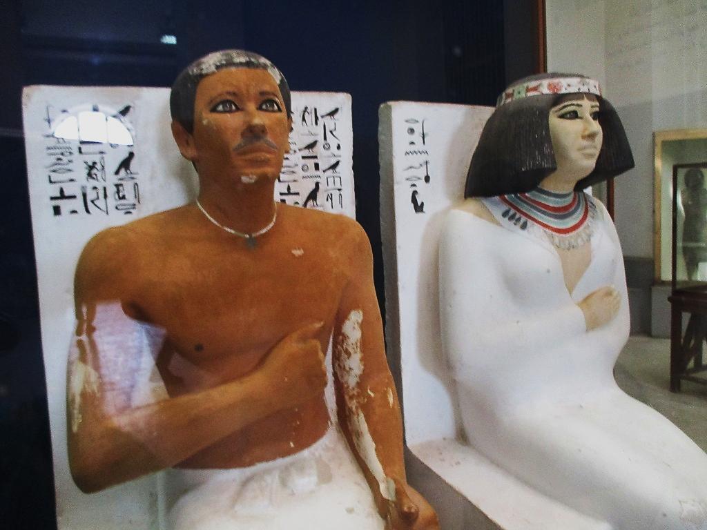 エジプト考古学博物館・ラーホテプとネフェルト : カイロ～天使たちの