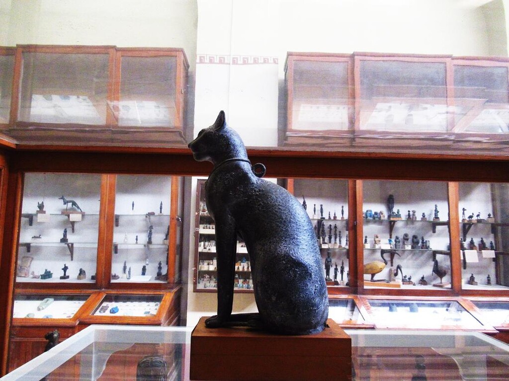 エジプト考古学博物館～ブロンズ製のバステト女神像とセベク