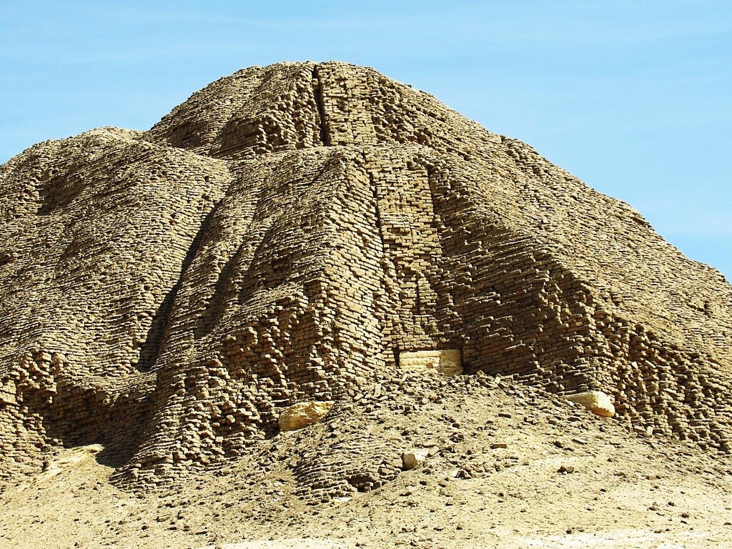 ラフーンのピラミッドの周りをぐるりその2 西面から南面と日干し煉瓦の遺構 カイロ 天使たちの暮らす街