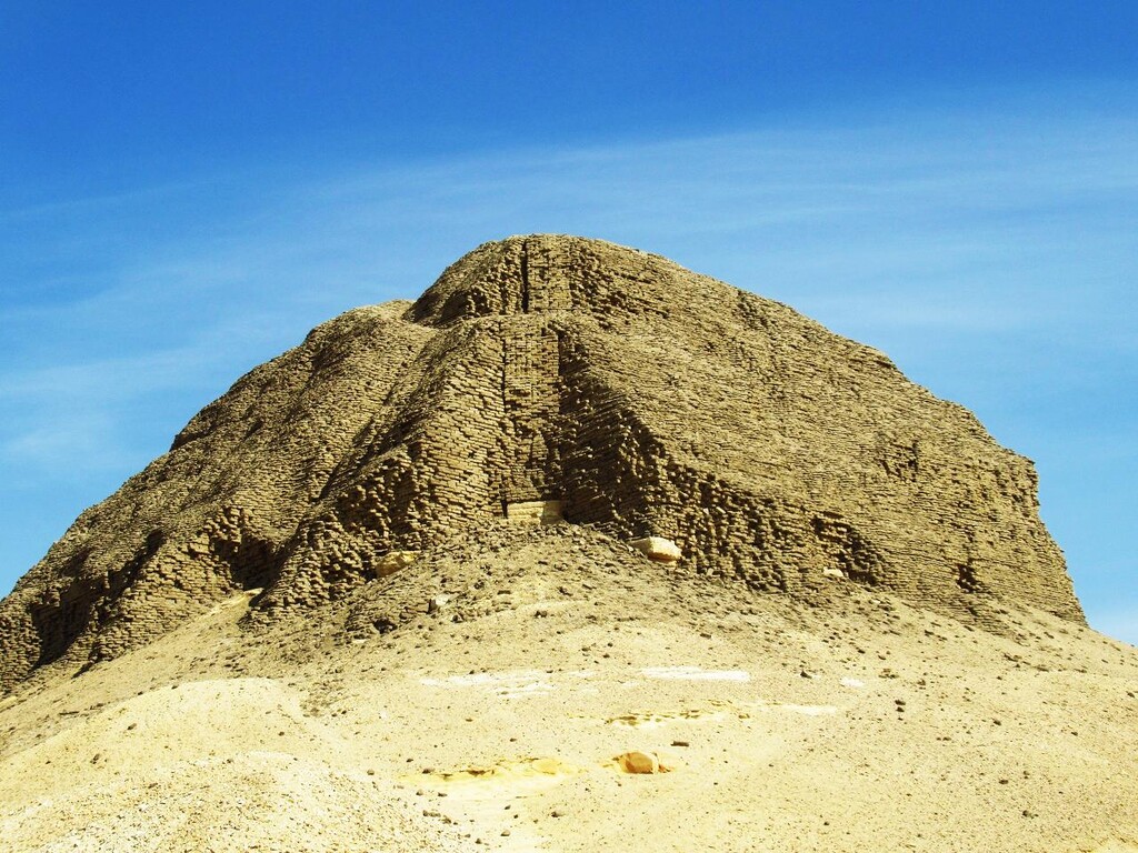 ラフーンのピラミッドの周りをぐるりその2 西面から南面と日干し煉瓦の遺構 カイロ 天使たちの暮らす街