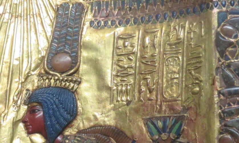 エジプト考古学博物館 ツタンカーメンの黄金の玉座の謎 カイロ 天使たちの暮らす街