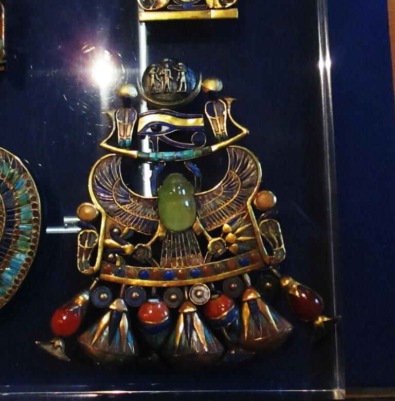 エジプト考古学博物館・ツタンカーメンの装飾品 : カイロ～天使たちの