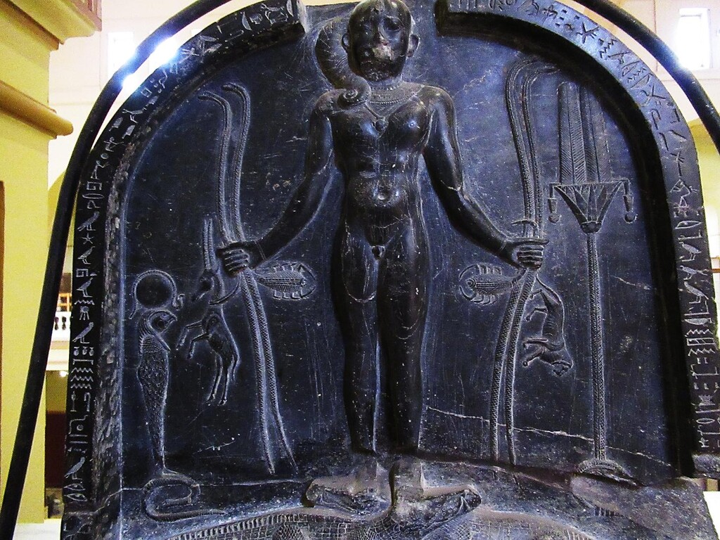 エジプト考古学博物館～子供の姿のホルス神のマジカルステラ