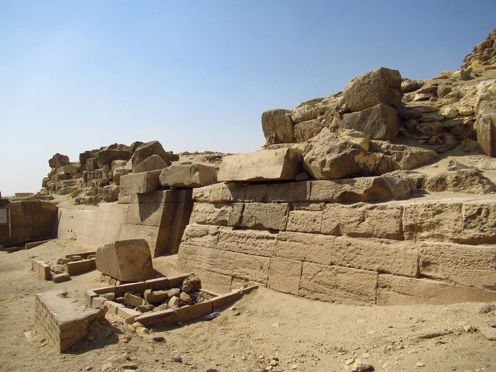 東の墓地エリア 貨幣石や切り妻型の通路 クフカーエフの墓など カイロ 天使たちの暮らす街