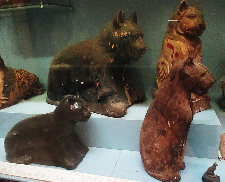 エジプト ねこ 古代エジプト バステト金彩猫神像 スカラベ置物 公式