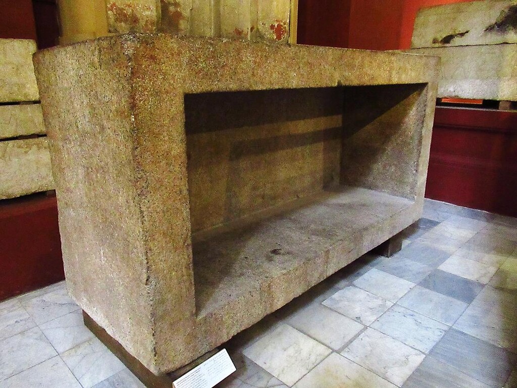 エジプト考古学博物館～蓋作りに失敗したホルジェドエフの未完成の石棺