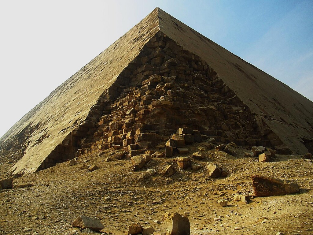 ダハシュール～屈折ピラミッドの庇みたいになった表装石など