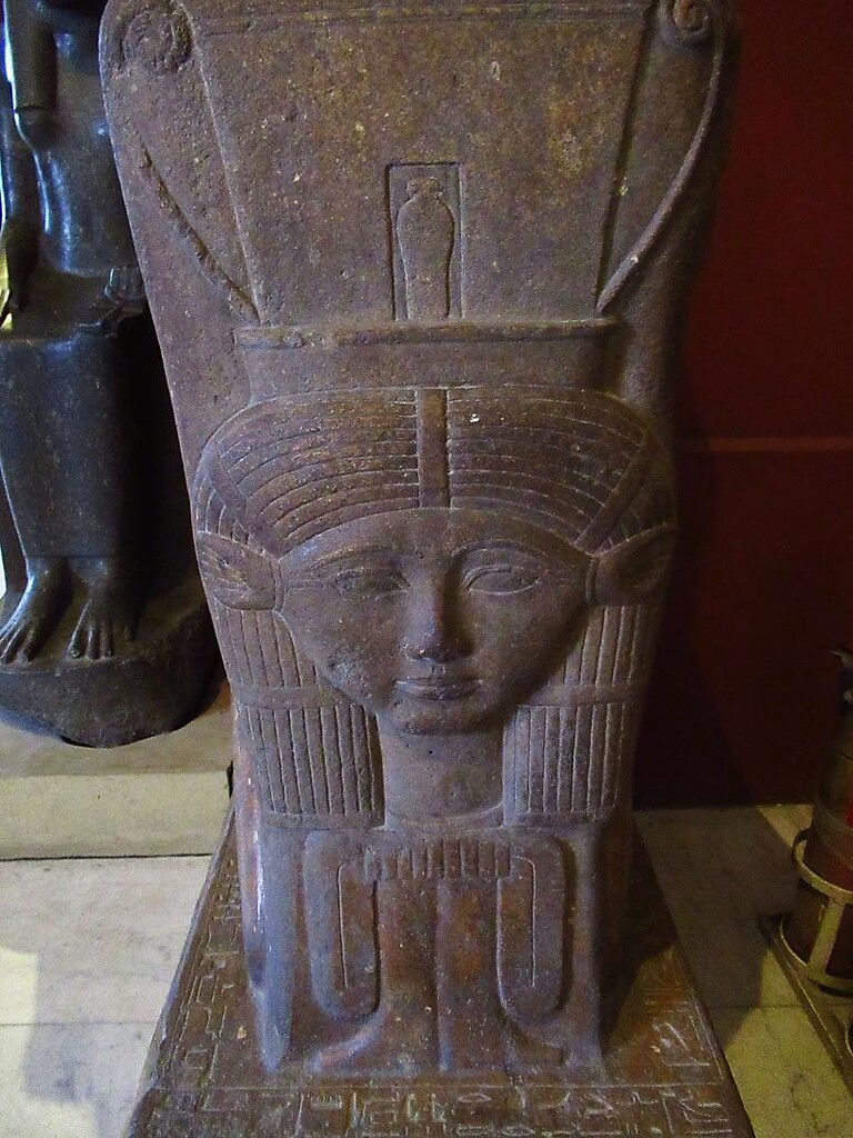 図録・美術・歴史】カイロ考古学博物館展示品抜粋ほか1冊の2冊