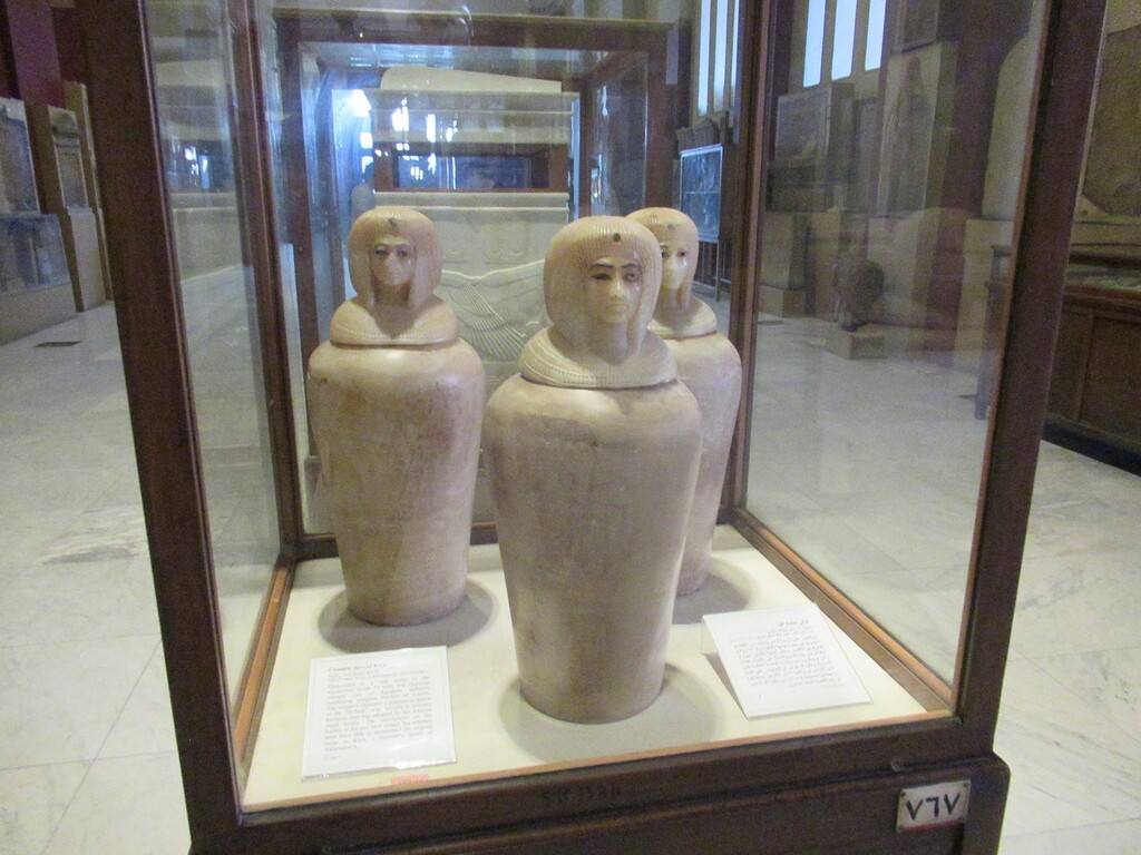エジプト考古学博物館 アクエンアテン展示室 ティイの厨子の破片など カイロ 天使たちの暮らす街