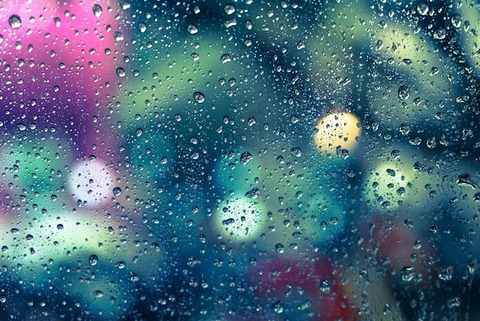 rain-drops-on-the-window_1339-7320