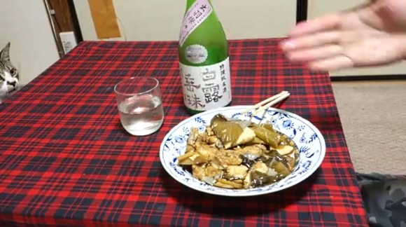 釣って食う 底土港で釣れたウツボを煮つけにしていただきます 八丈冒険団アウトドアをやろう 海辺の狩人 釣って食う 底土港で釣れたウツボを煮つけにしていただきます 八丈冒険団アウトドアをやろう 海辺の狩人