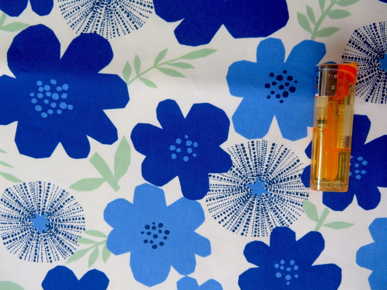 生地見本 在庫あり 白地 ブルー花柄 Miki S House 生地見本 在庫あり 白地 ブルー花柄 Miki S House