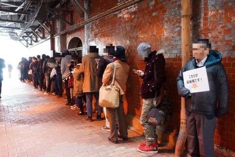 ピザハット ラブライブ 行列 2