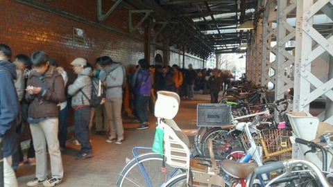 ピザハット ラブライブ 行列 1