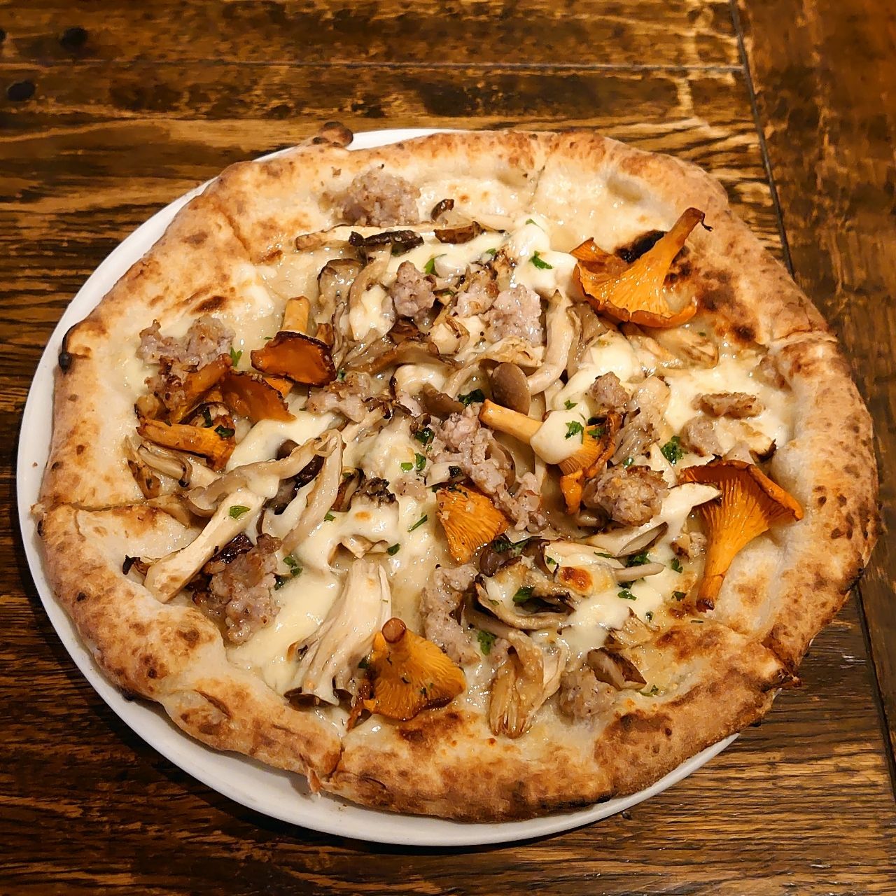 Pizzeria Gelateria Razzo ラッヅォ にて ピッツァ フンギ 日々反省 Anijya