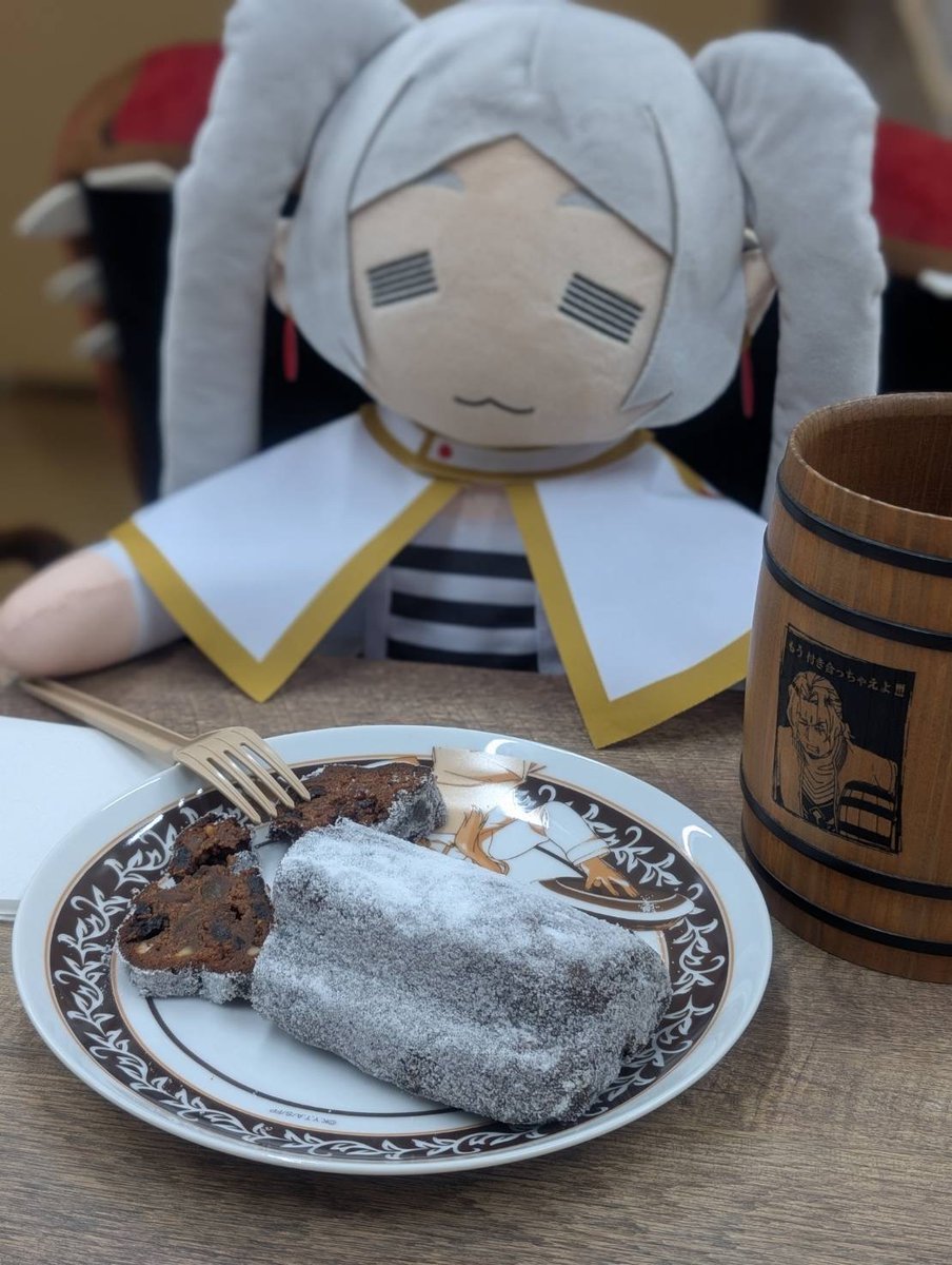 【画像】フリーレン様食べる