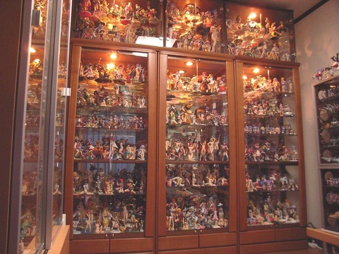 【画像あり】お前らがフィギュア置いてるところ見せてくれよ