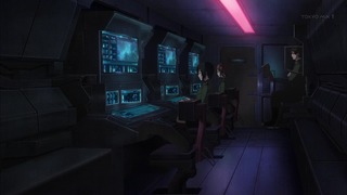 735