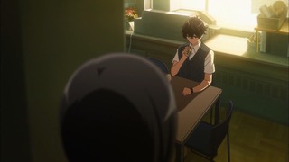 735