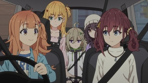 アニメ【日々は過ぎれど飯うまし】第5話：築地で食べてた『海鮮いなり』めっちゃ気になる…ウニといくらっておいなりさんと合うんですねー！カニもあったのかな？
