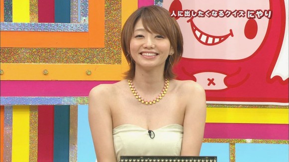 眞鍋かをりの胸の谷間や黒パンストがエロいキャプ画像30枚 7