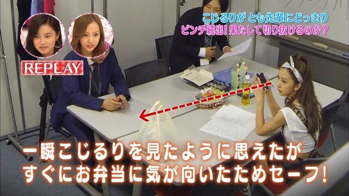 板野友美・ともちんがライブでパンチラしてる 7