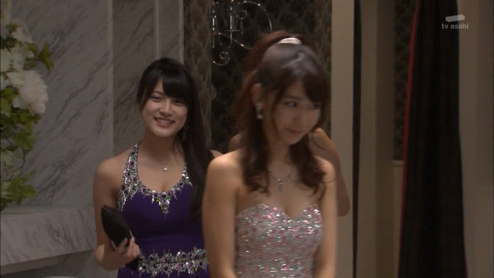 AKB48柏木由紀のドレス姿で胸チラしてるエロキャプ画像 25