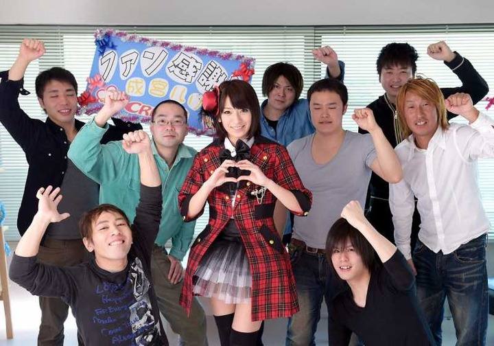 成宮ルリ（19）がAKBコスプレでファンに犯されてるエロ画像 13
