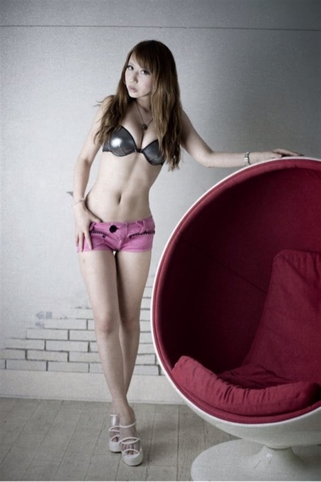 夏川マノンの美脚、太ももがセクシーな画像 30