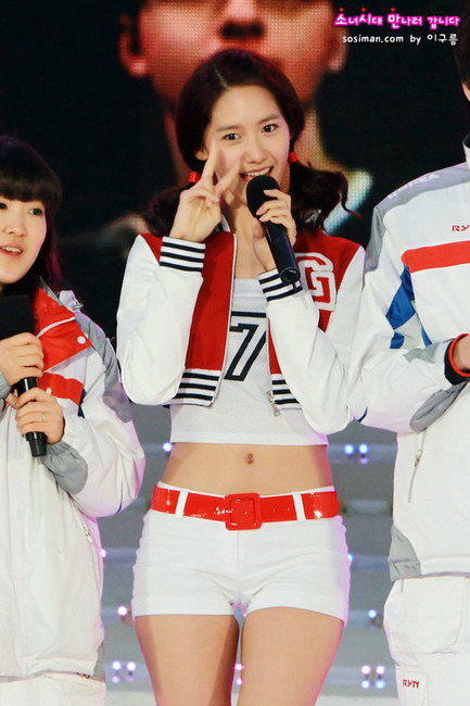 少女時代　ユナのミニスカ姿など韓国歌手のエロ画像40枚 32