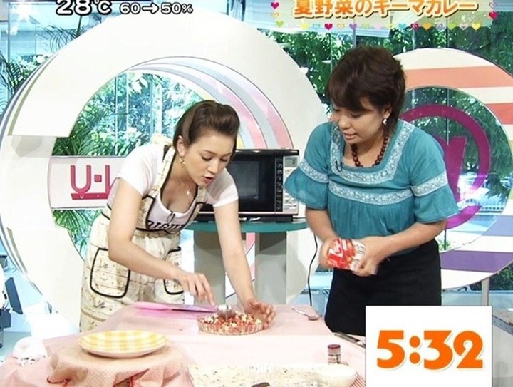 SHELLYが胸チラしてるエロ画像 7