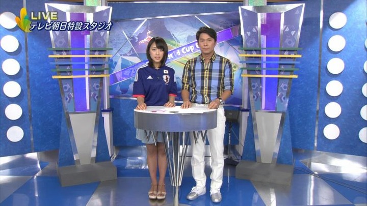 竹内由恵女子アナウンサーのサッカー日本代表コスプレが可愛い 13