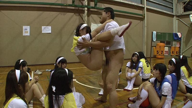 時間を止めてブルマ姿の女の子を犯してるエロ動画 11