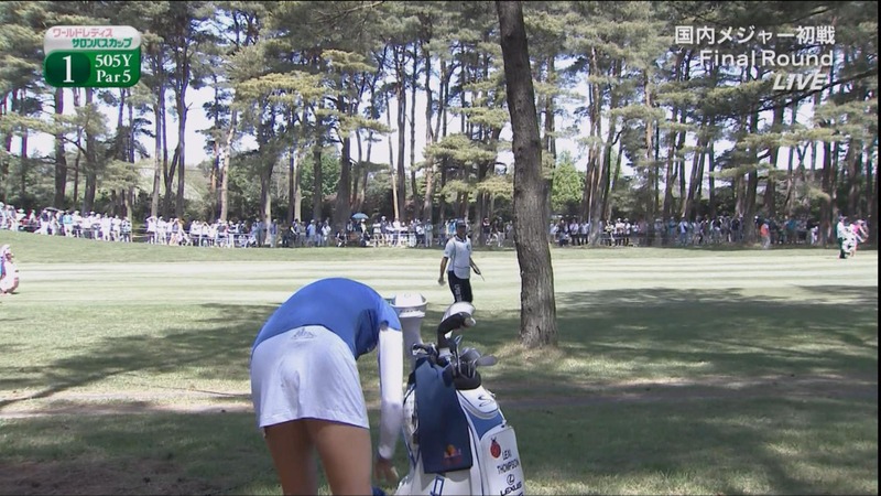 しゃがみパンチラしてる女子プロゴルフ 14