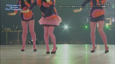 【Perfume美脚エロ画像】美脚揃いの三人衆！こりゃコンサートエロ目線でしか見れねえわｗｗｗｗｗ 16