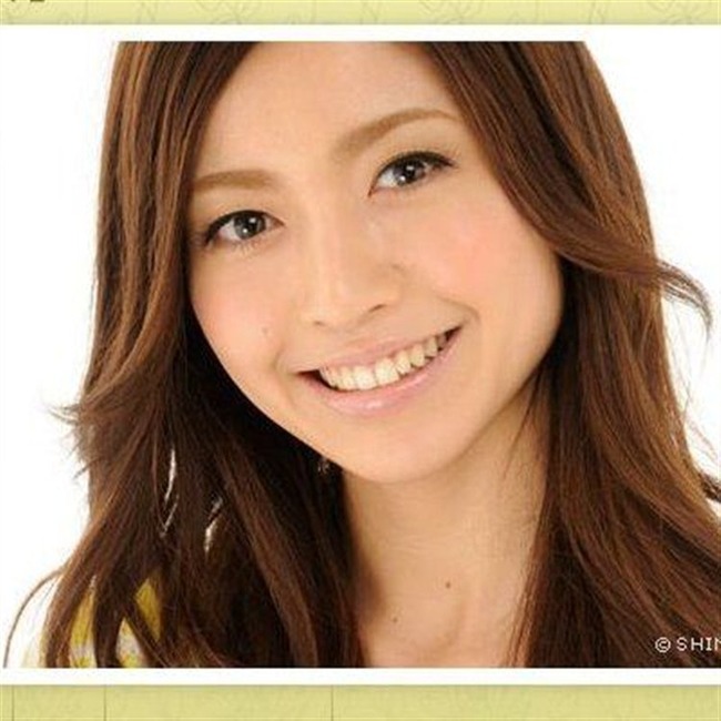 片瀬那奈が何もしなくてもやらしいのでキスしたくなるエロ画像 7