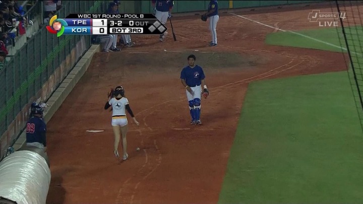 【画像・動画あり】ベイスのチアが物凄くエロい 24