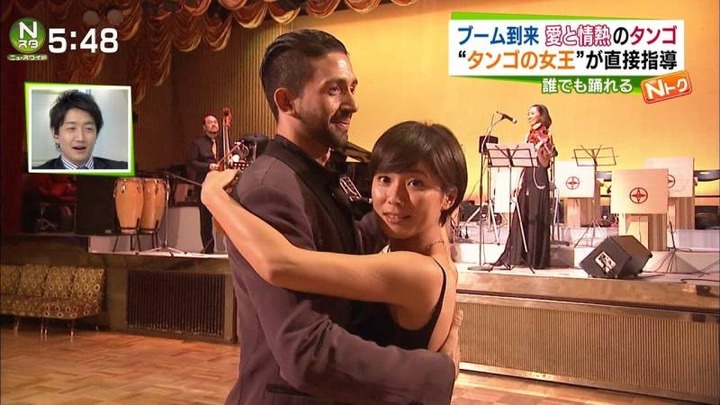 女子アナ・アイドルの抜けるパンチラや胸チラ画像まとめ100枚 29