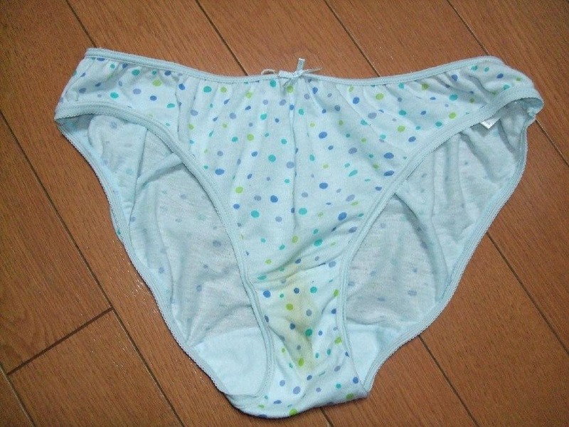 素人のシミ付きパンティ・下着って異常に興奮するよね 13
