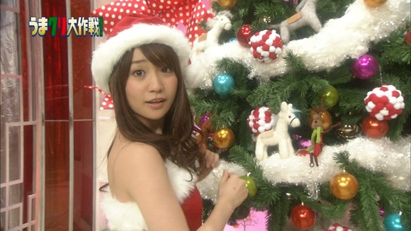 AKBや女子アナのパンチラ、胸チラがエロいTVキャプ画像40枚 14