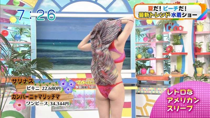 スタジオで行われたHな水着ショーのキャプ画像 20