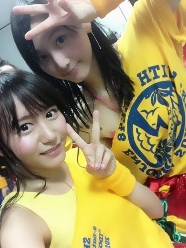人気アイドルたちの胸チラしてるエロ画像まとめ 19