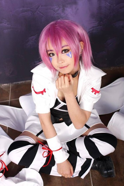 胸の谷間がエロい巨乳コスプレイヤーのエロ画像30枚 4