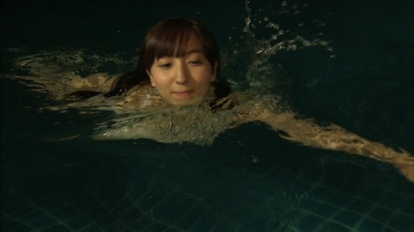 飯田里穂(21)横乳がエロいグラドルのエロ画像30枚 13