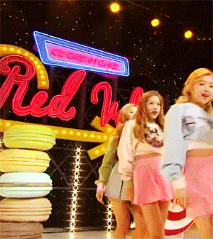 NMB48や人気アイドルがパンチラしてるエロGIF画像20枚 18