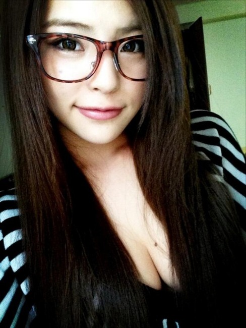 片桐えりりか　Eカップ巨乳AV女優が手ブラしてる自撮りエロ写メ・画像まとめ30枚 21