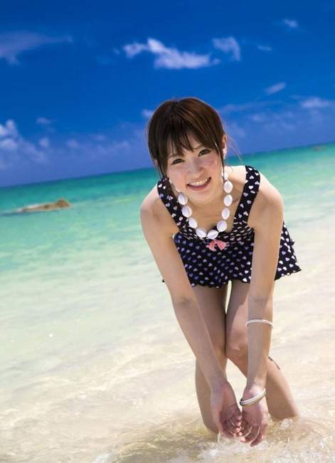 天使もえが海辺で脱いでるエロ画像100枚 97