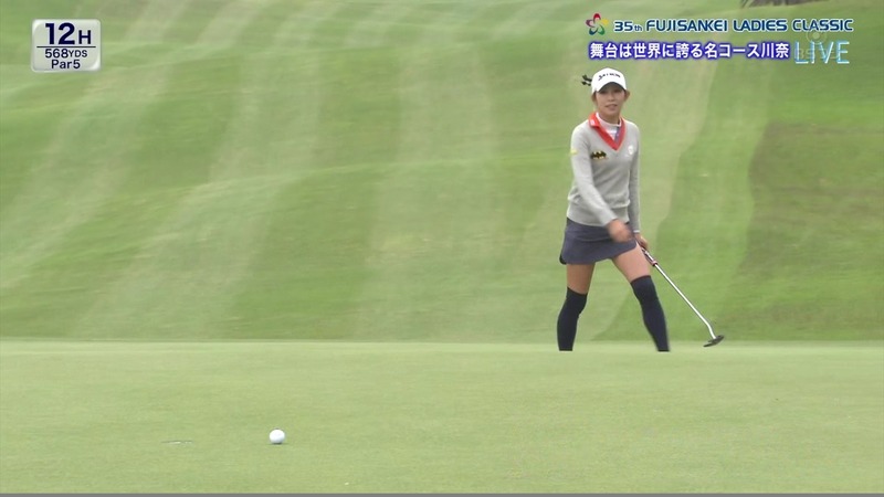 しゃがみパンチラしてる女子プロゴルフ 25