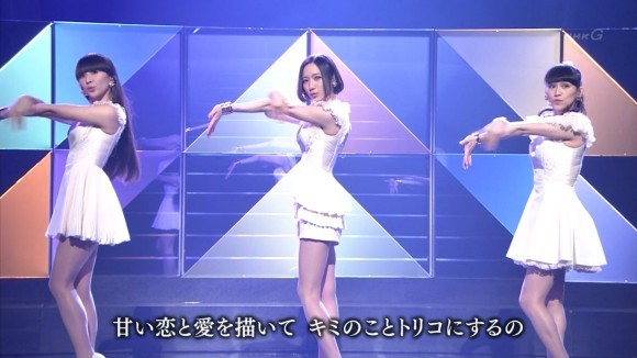 Perfumeがミニスカパンチラしてるエロ画像30枚 5